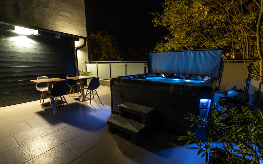 Jakuzzi a wellness teraszon, Hotel Szeghalom